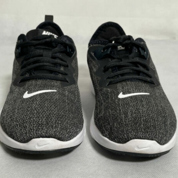 Nike shoes for woman - Picture 1 of 5